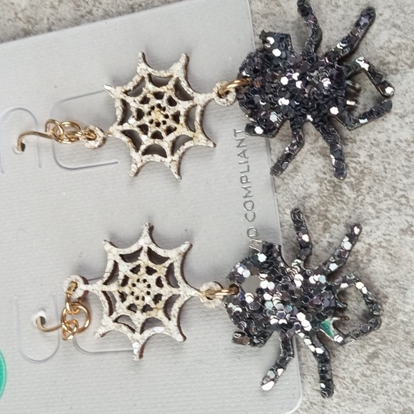 Halloween Spiderweb Earrings - Picture 2 of 2